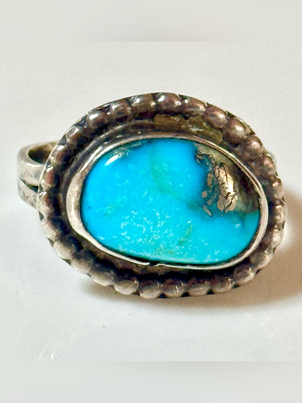 Vintage Striking Natuve American Navajo Turquoise Ring